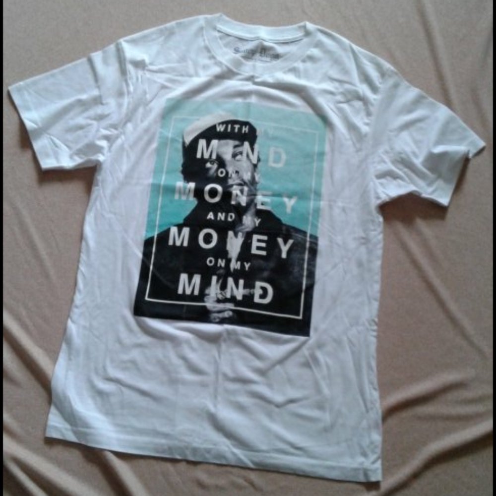 Tee shirt
